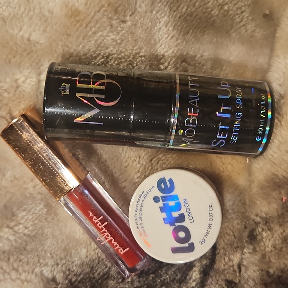 SEALED Makeup Set - Picture 1 of 3